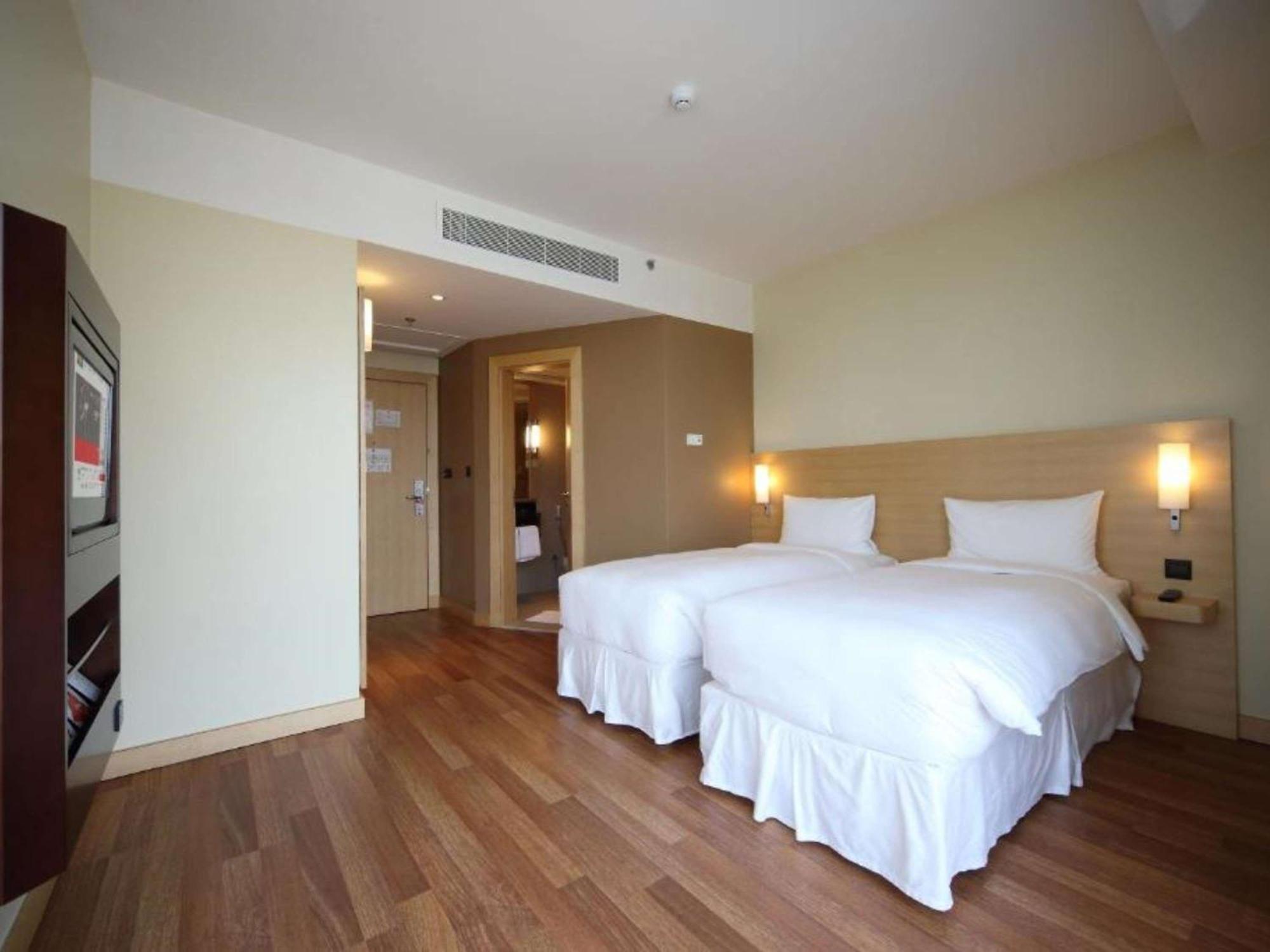 Ibis Olaya Street Hotel 3*